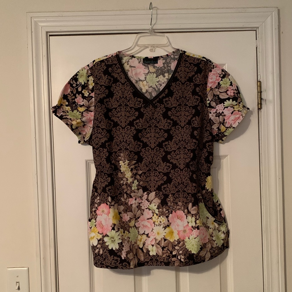 Women’s Cherokee size L scrub top